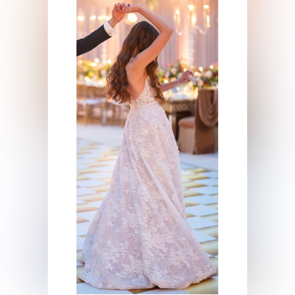 Mira Zwillinger Excellent Condition Wedding Gown - Picture 7 of 13